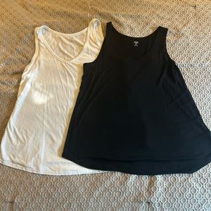 Bundle of two Ana tank tops v neck XXL